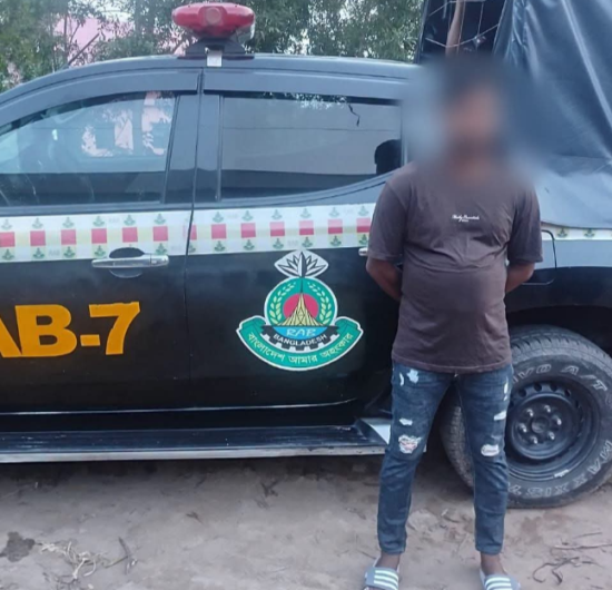 ভোলার হত্যা মামলার পলাতক আসামি ফটিকছড়ি থেকে গ্রেপ্তার
