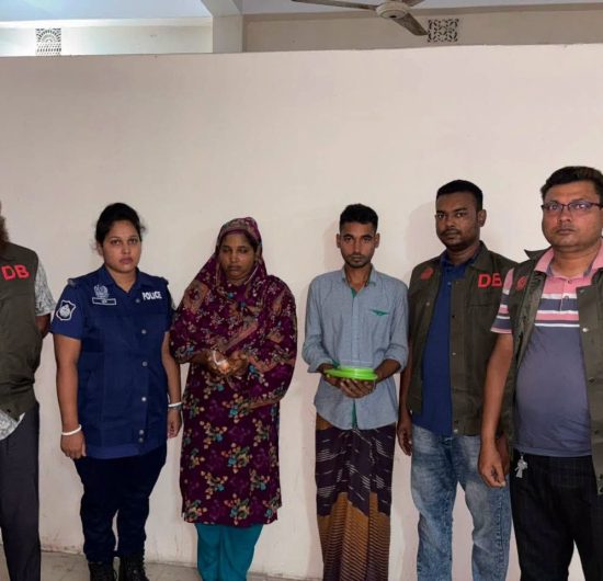 বরগুনায় ডিবির বিশেষ অভিযানে ১৫০ পিস ইয়াবাসহ গ্রেফতার ২