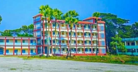 আগৈলঝাড়া শতবর্ষী ভেগাই হালদার একাডেমিতে অনিয়ম ও চরম অব্যবস্থাপনার অভিযোগ: ক্ষুব্ধ অভিভাবক ও শিক্ষার্থী